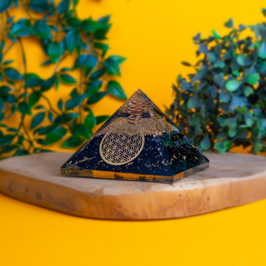 Blume des Lebens Turmalin Pyramide