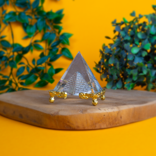 Feng Shui Pyramide mit Füßen
