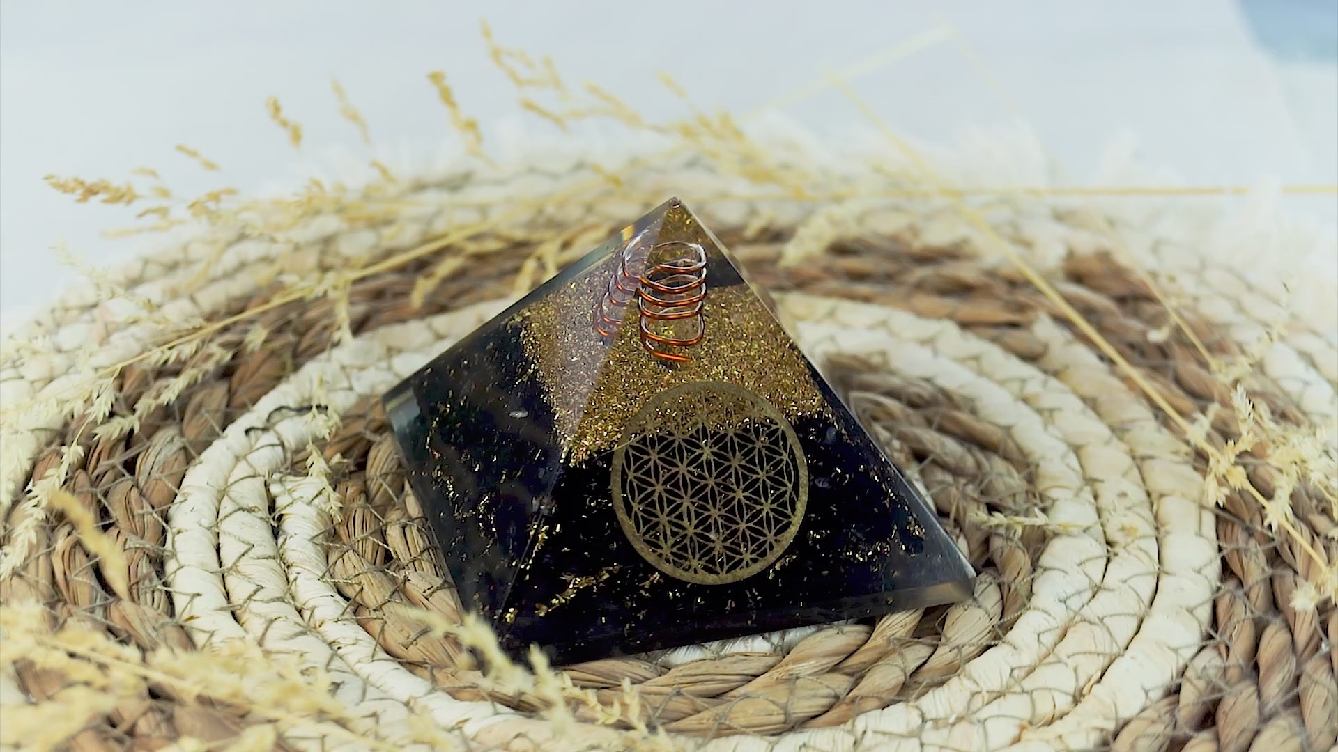 Blume des Lebens Turmalin Pyramide